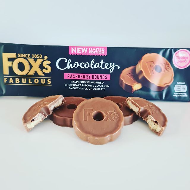 Our limited-edition Chocolate Raspberry Rounds have quickly become a fan favourite! They’ve got a sweet but subtle raspberry flavour mixed with classic Fox’s chocolate. 🍫🍪 Grab some before they leave the shelves for good! Available now in ASDA. IG📷 diary.of.a.chocoholic