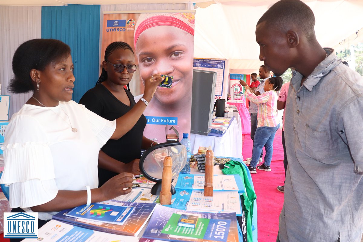 InfoLifeTz's tweet photo. Ambapo maonyesho ya wiki yamaadhimisho ya kimataifa ya #UKIMWI yanaendelea mkoani mbeya.Kilele cha maadhimisho haya itakua ni tarehe 1/12/2021 na mgeni rasmi anatarajiwa kuwa Rais wa Jamhuri ya muungano wa #Tanzania Mh.@SuluhuSamia #ZingatiaUsawa #TokomezaUkimwi https://t.co/wld7erWhky