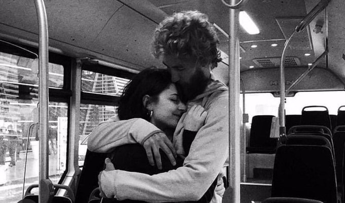 "لا دنيا تُقارن بكِ ،ولا وطنّ يُغني عن حُضنك🖤