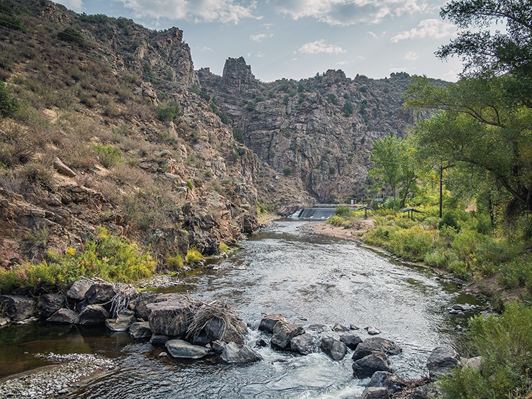 landarchmag's tweet photo. The @COHighLineCanal started life as an irrigation canal, now it’s part of a plan to link together a wide swath of the Denver metropolitan area, with help from @ginamariefordLA's @agency_landplan and @SasakiDesign. @NationalASLA https://t.co/IIQKFAsf5i https://t.co/kJYizwF5j1