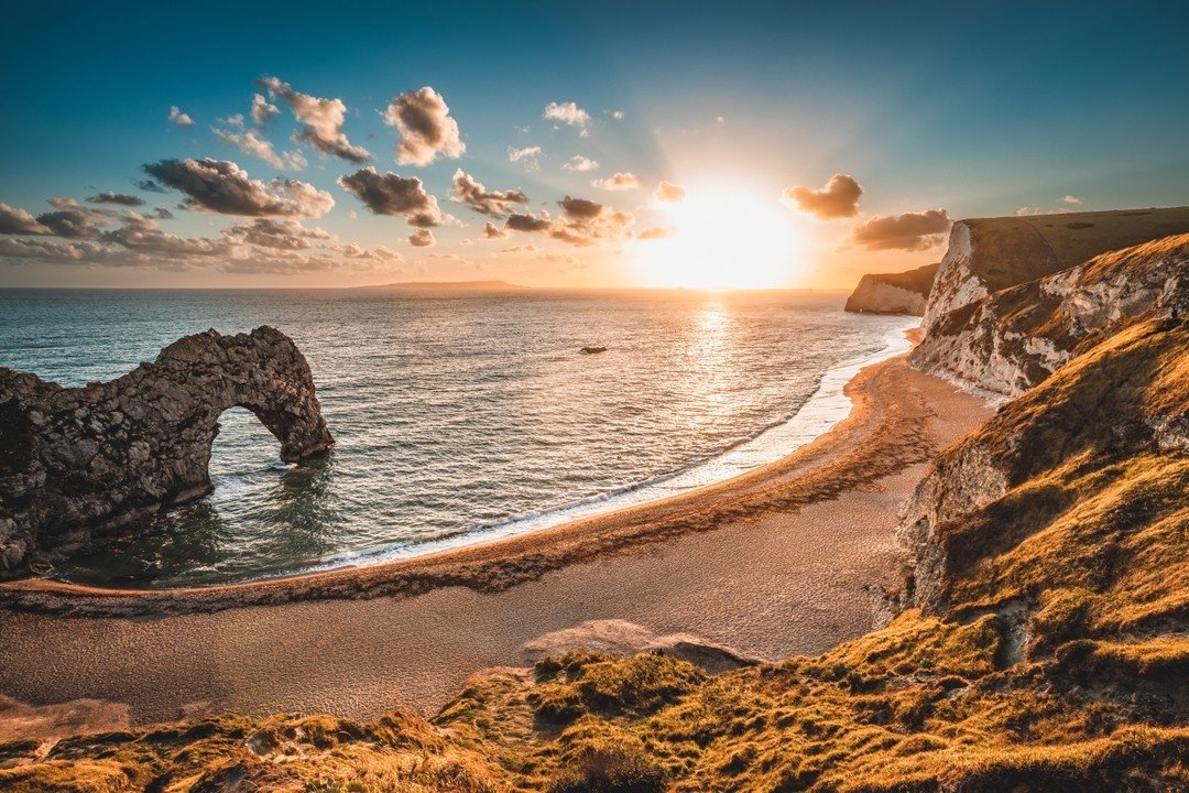 EnglishCoast's tweet photo. A wonderful shot of Durdle Door to brighten up your day! ☀️

📍 Durdle Door, Dorset⠀⠀
📷 Alex Bowdens Photography

#EnglandCoastPath #SouthWestCoastPath https://t.co/Yn8c9wk3NW
