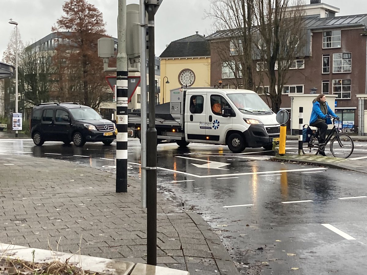 thevandijks's tweet image. #Promen #Gouda en #Corona hoe dom kan je zijn kwetsbaren mensen opgehokt in een busje🤢