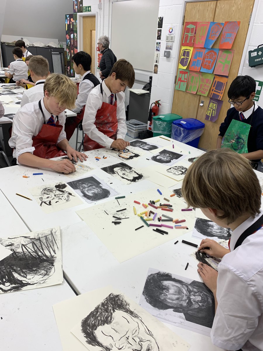 KCSartdept's tweet photo. Images from one of our workshops which Jeanette Barnes ran as part of visiting artist program. The event was funded by the Friends of King's and saw a selection of students from 3rd form to U6th work on a range of different drawing and painting tasks. @KCSartdept @KCSWimbledon https://t.co/tf3ZQDq1t3