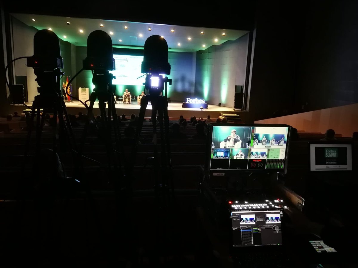 keyingProducc's tweet photo. Hoy tocó trabajar en #StreamingLive para @Forbes_es  en #Merida. https://t.co/ZtfhKosuky