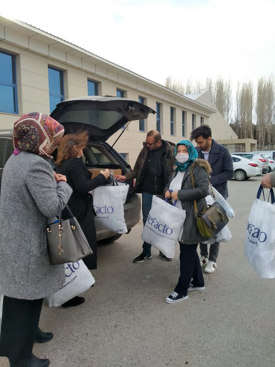Genç KADEM Öğrenci Kulübü Toplumsal Duyarlılık Projesi yaptı. “Giy-Çık İle Paylaşmak Çoğalmaktır” projesinin alışveriş kısmı bitti. Giyecekler Atatürk Üniversitesi bünyesindeki Giy-Çık merkezine teslim edildi.
<a href="/kademorgtr/">KADEM</a>
<a href="/SalihaOkurGmr/">Saliha Okur Gümrükçüoğlu</a>
<a href="/AvFatimealkan/">Avukat- Arabulucu Fatime ALKAN 🇹🇷</a>
<a href="/kademerzurum/">KADEM Erzurum</a>
<a href="/atauni1957/">Atatürk Üniversitesi</a>