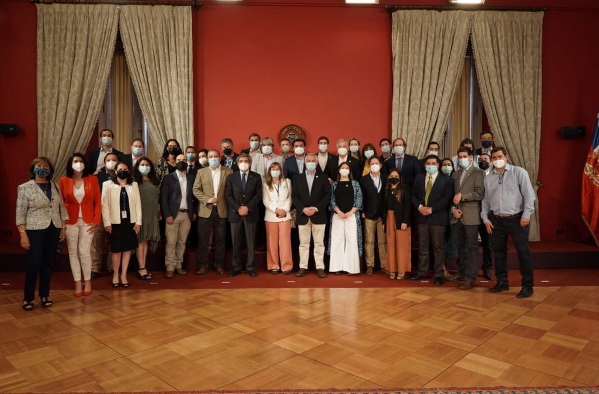 INDAP_Chile's tweet photo. Inició nuestro Comité Directivo con el saludo del Presidente @sebastianpinera, con quien el DN @crecondo, los directores regionales, jefes de divisiones y asesores conversan sobre los desafíos de la #AFC durante la pandemia y nuestro rol en el desarrollo de la #PequeñaAgricultura https://t.co/F8r9dXOhOt