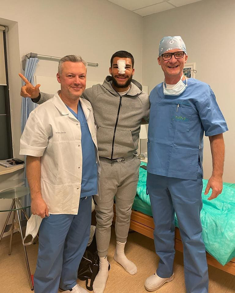 Lindsay Rose a été opéré du nez suite à sa blessure suite au dernier match. Bon rétablissement <a href="/LR20officiel/">Lindsay Rose</a> !