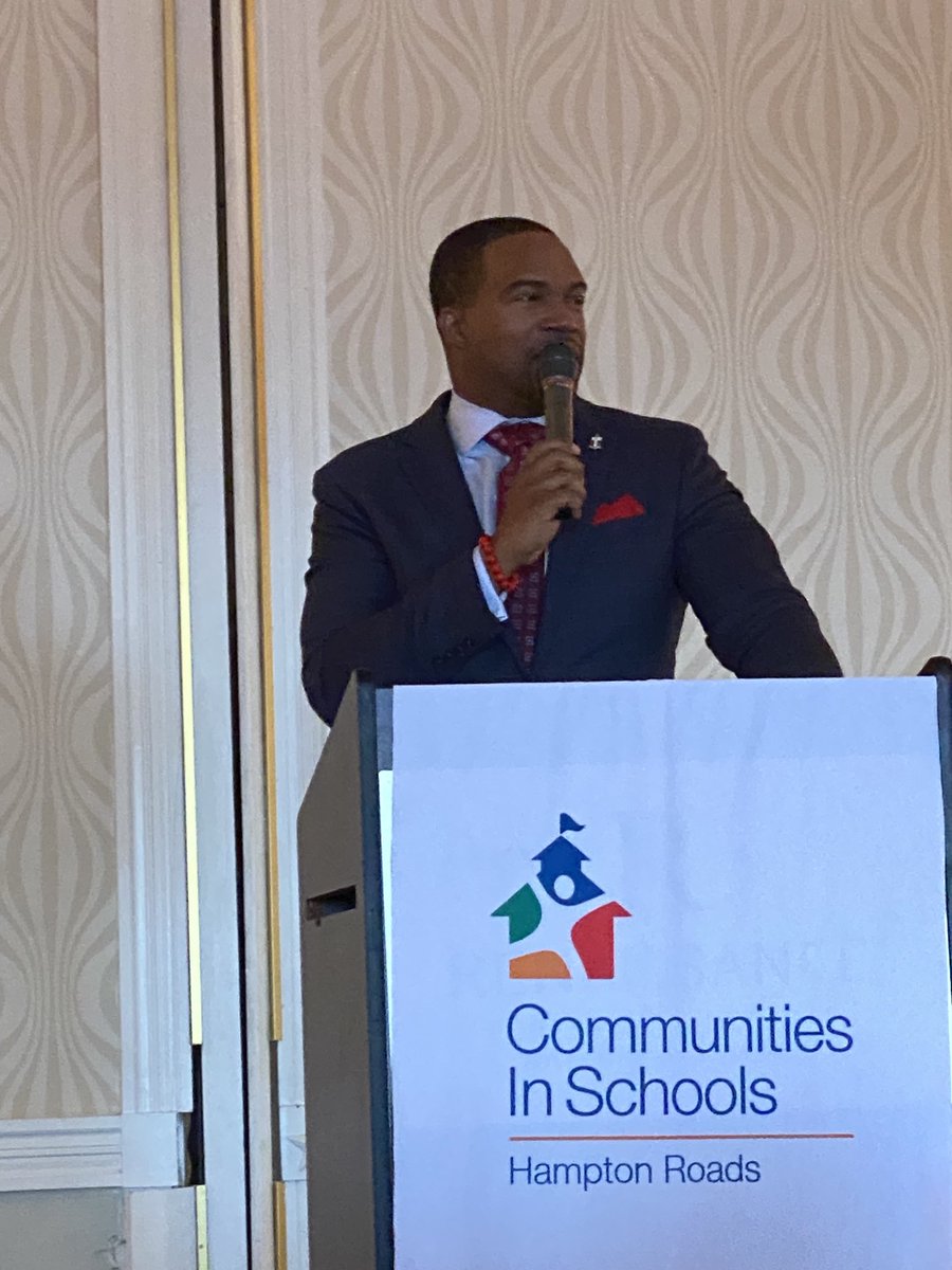 TeamSuffolkHR's tweet photo. Today at the ⁦@CISofHR⁩ breakfast SPS Superintendent ⁦@drjbg3⁩ delivering a  speech on the importance of community partnerships to help knock down barriers that may prevent student from meeting their fullest potential #BuildingtheBestSPS https://t.co/Zs8VAlxtzc