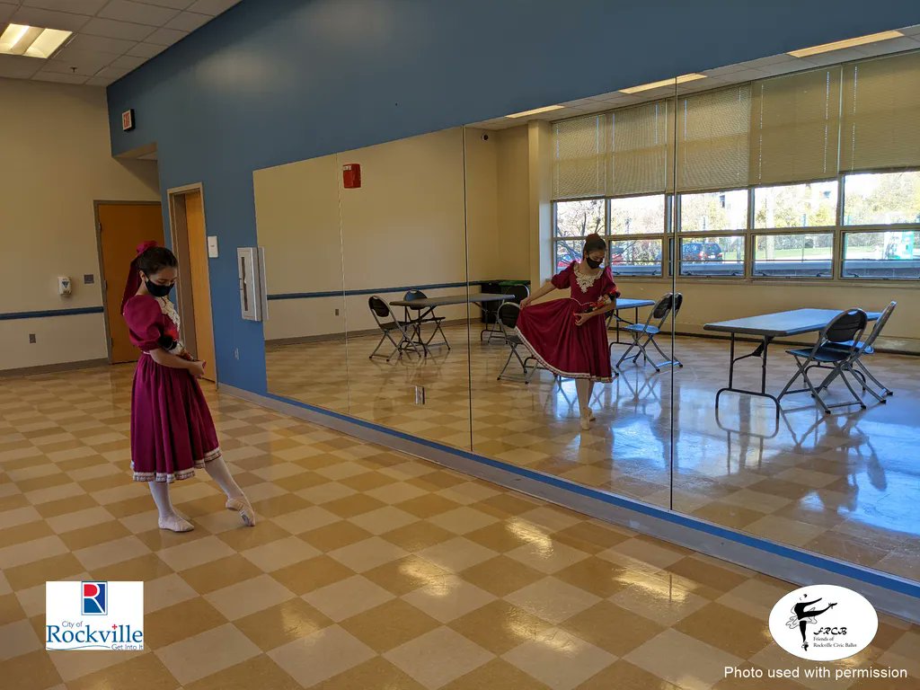 RockvilleRec's tweet photo. Clara from the @RockvilleBallet's The Nutcracker, stopped by Thomas Farm Community Center on #ClarasMagicalJourney. See The Nutcracker Dec 3-10 &amp; 10-12 at the F. Scott Fitzgerald Theatre, tix: https://t.co/Rf1GEPHljV https://t.co/7c44iOCfpN