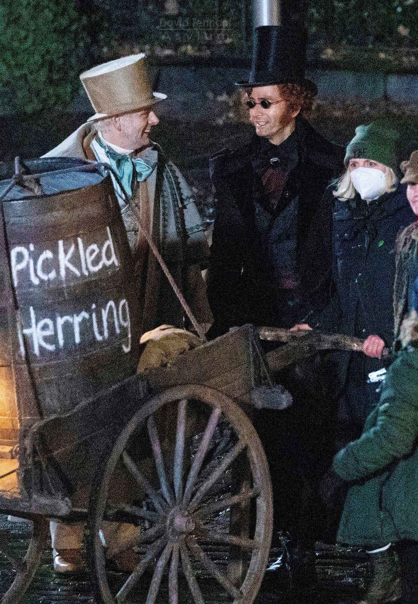 GoodOmensNews_'s tweet photo. New photos of David Tennant and Michael Sheen on set in Edinburgh yesterday. 

#GoodOmens #GoodOmens2 #EffableSpoilers #GO2Spoilers https://t.co/5gcTHjqO5t
