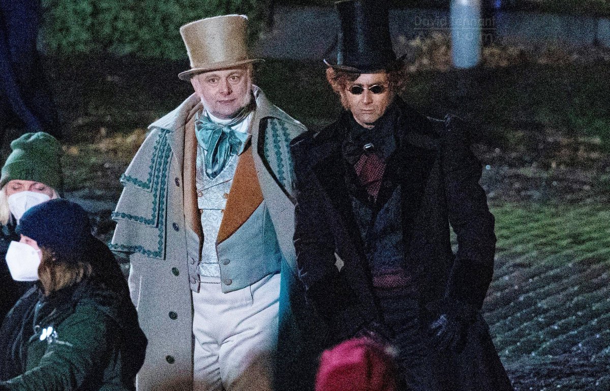 GoodOmensNews_'s tweet photo. New photos of David Tennant and Michael Sheen on set in Edinburgh yesterday. 

#GoodOmens #GoodOmens2 #EffableSpoilers #GO2Spoilers https://t.co/5gcTHjqO5t