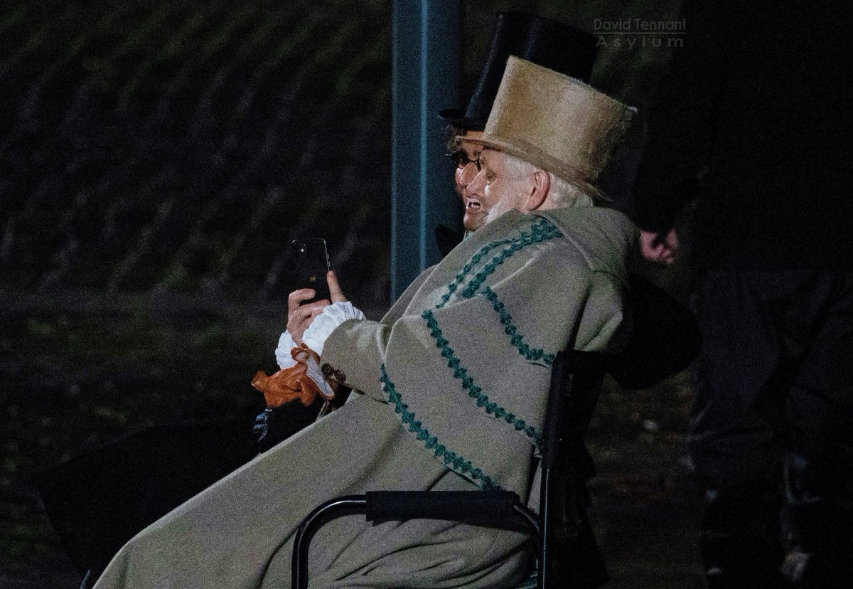 GoodOmensNews_'s tweet photo. New photos of David Tennant and Michael Sheen on set in Edinburgh yesterday. 

#GoodOmens #GoodOmens2 #EffableSpoilers #GO2Spoilers https://t.co/5gcTHjqO5t