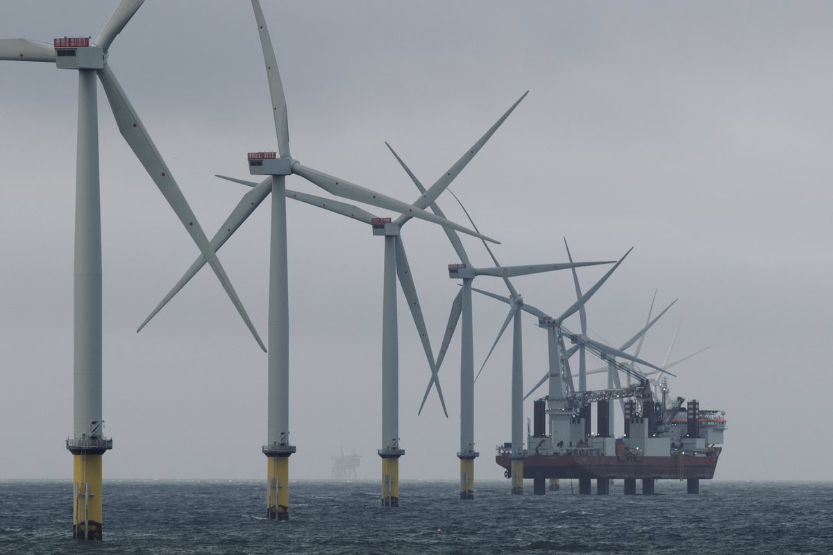 WixpixRob's tweet photo. Some activity in the #WalneyWindFarm earlier..

The heavy swell not affecting the working environment of #MPIAdventure

Cant say the same for #BibbyWavemaster1 (offshore support) but at least the sun was trying to shine..

📸WixPix@Sea https://t.co/cAeNQz1HJx