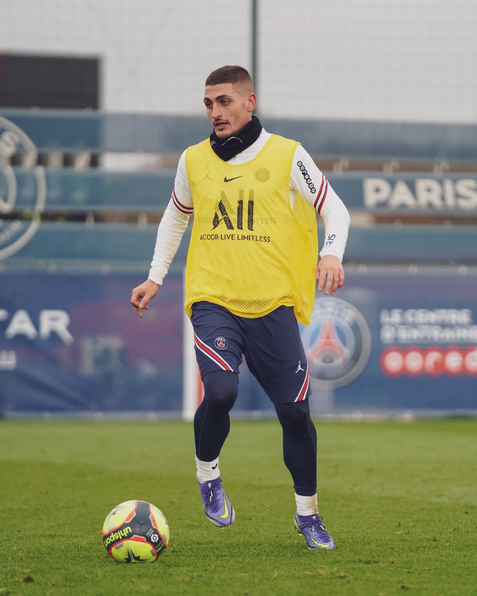PSG_inside's tweet photo. 🆕📸⚽️

L'entraînement du jour avant #PSGOGCN ⚡️ https://t.co/6ZUiVkfixO