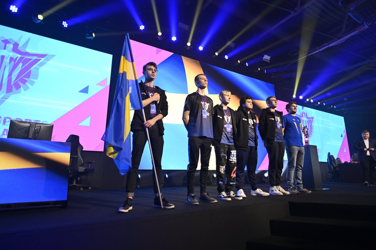 Svenska E-sportförbundet (@svenskesport) on Twitter photo Här står svenska skollandslaget under nationalsången. Snart spelar vi final mot Kazakstan!
Ni vill vi ha er hjälp att heja fram Sverige till guld!
Streamen hittar ni här:
youtu.be/MI14QIuwVS4
<a href="/Bredband2/">Bredband2</a> <a href="/skolidrott/">Skolidrottsförbundet</a> <a href="/svenskesport/">Svenska E-sportförbundet</a> <a href="/consid_ab/">Consid AB</a> <a href="/inetse/">www.inet.se</a> <a href="/Publiclir/">Publiclir.se</a> <a href="/malmostad/">Malmö stad</a> Här står svenska skollandslaget under nationalsången. Snart spelar vi final mot Kazakstan!
Ni vill vi ha er hjälp att heja fram Sverige till guld!
Streamen hittar ni här:
youtu.be/MI14QIuwVS4
<a href="/Bredband2/">Bredband2</a> <a href="/skolidrott/">Skolidrottsförbundet</a> <a href="/svenskesport/">Svenska E-sportförbundet</a> <a href="/consid_ab/">Consid AB</a> <a href="/inetse/">www.inet.se</a> <a href="/Publiclir/">Publiclir.se</a> <a href="/malmostad/">Malmö stad</a>