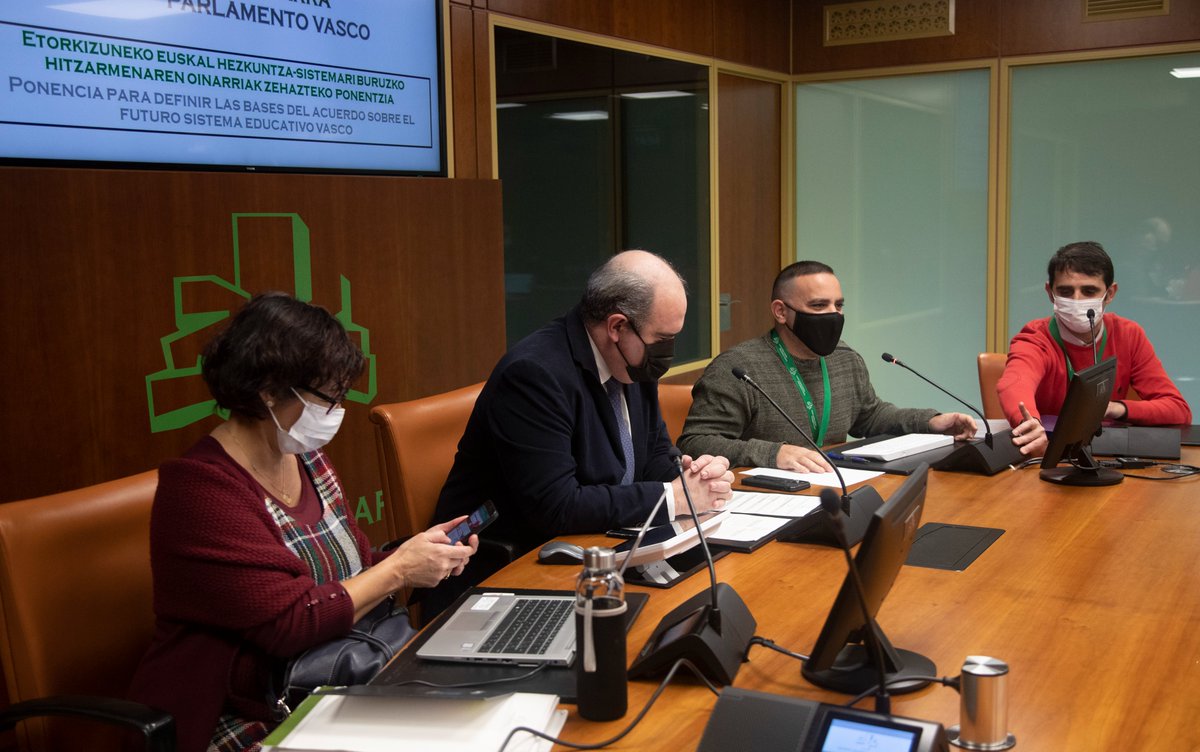 Participación del Colegio en la Ponencia del Parlamento Vasco para definir las bases del acuerdo sobre el futuro sistema educativo vasco (Autor fotografías: Parlamento Vasco/Eusko Legebiltzarra)