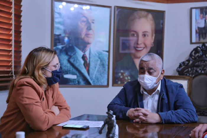 AgenciaComBA's tweet photo. 🤝 #SanPedro: La Ministra de Trabajo bonaerense Ruiz Malec visitó San Pedro con eje en la formación laboral
Encabezó el encuentro de la mesa de la Copret y visitó dos centros de formación laboral. https://t.co/7CsvzTdUpb
#COPRET #AgendaDeTrabajo #Reunión #CFLs @mara_ruiz_malec https://t.co/QrOX3DZPyw