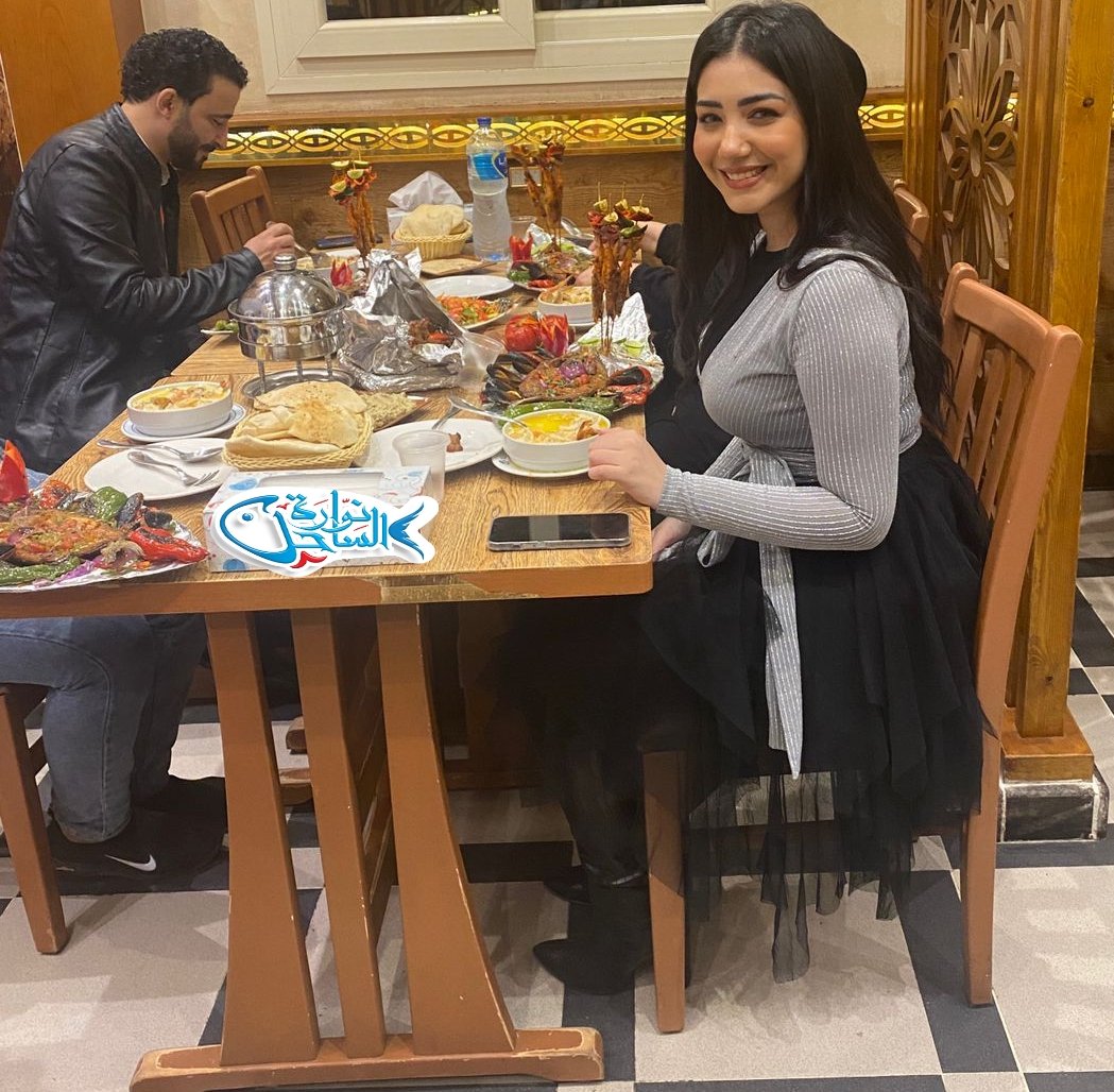 NElsahel's tweet photo. القمر مكنش ظاهر ف السما عشان كان موجود ف نواره الساحل الفنانه شيماء المغربي شرفتنا بوجودها ف مطعمنا ♥️🤗
دايما متجمعين. ومقضين احلي اوقاتكو ف نواره الساحل 😋🦈

شيماء المغربي - Shaimaa El Maghrapy https://t.co/928vFbTeDH