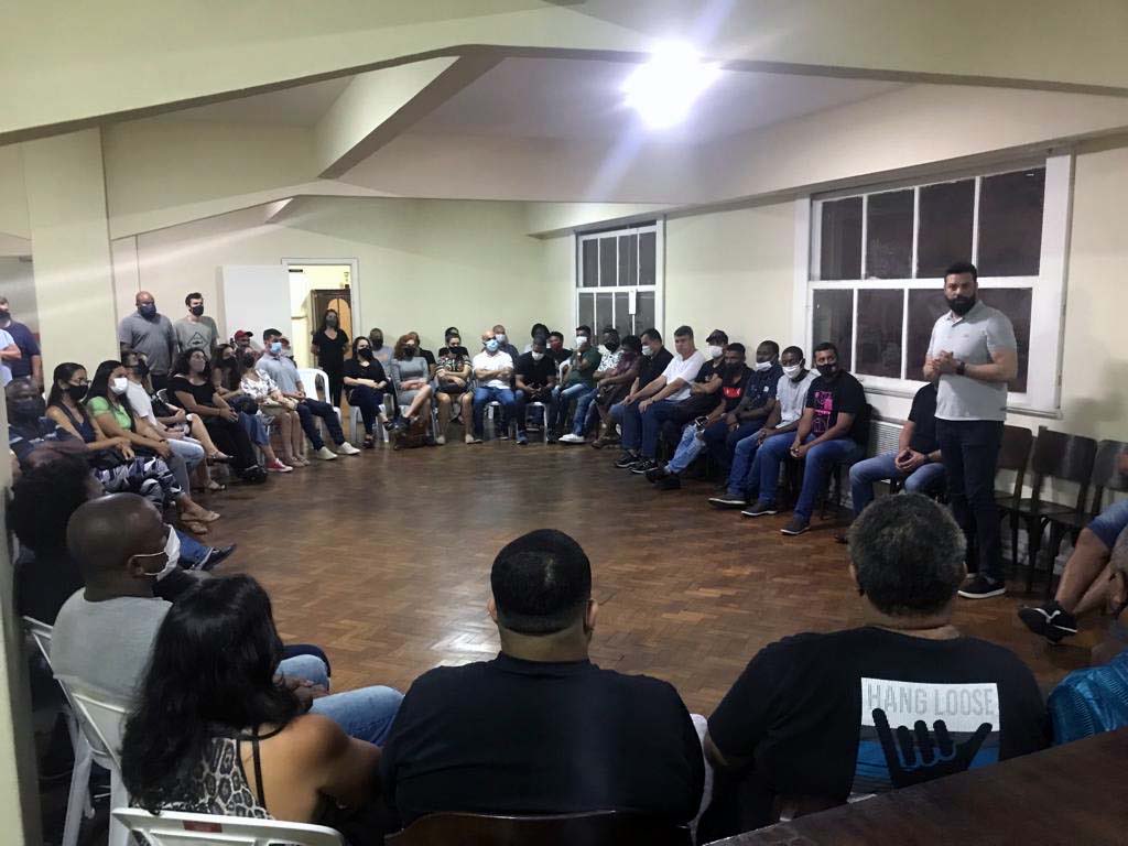 leo_picciani's tweet photo. Reunião muito produtiva com meu amigo e Vereador Rodrigo Farah no #MDB de #Niterói. Uma satisfação muito grande ser ser recebido por tantas amigas e amigos,  trabalhadores valorosos que temos conseguido reunir.
#TrabalhoeCompromissoComoRio #MDB @MDB_RJ #JuntosPorUmSóBrasil https://t.co/VlQpxZIgdR