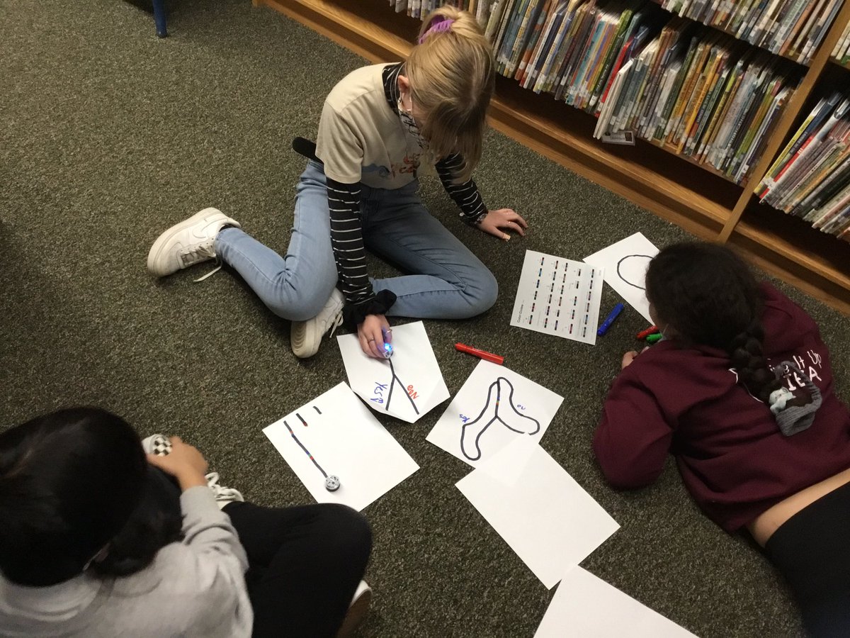 ElibraryPw's tweet photo. Books and bots in library! 📕🤖💕 https://t.co/sMZkQzDXmB