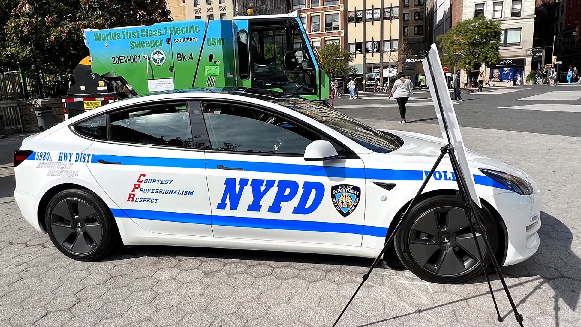 Nypd tesla model y deals