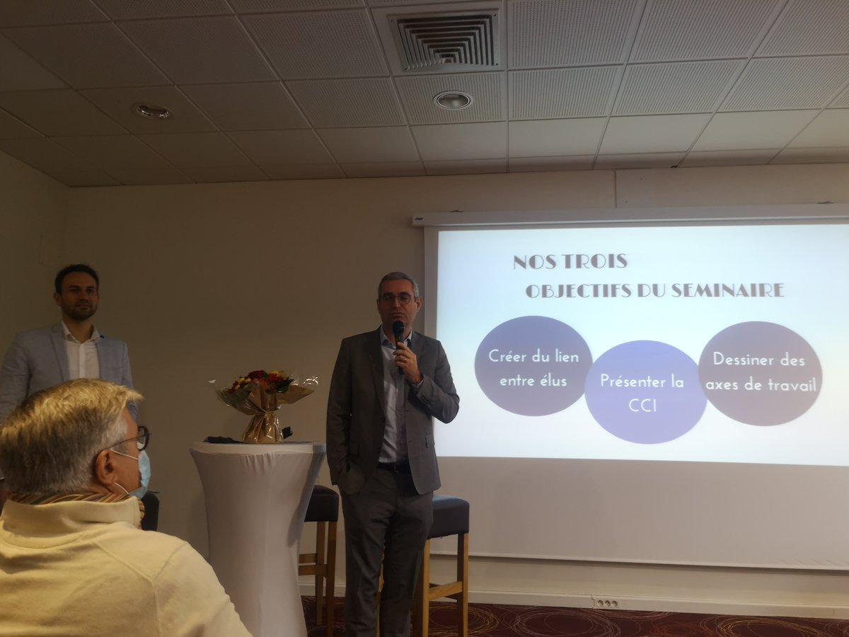 MEDEFVENDEE's tweet photo. Séminaire de travail pour les élus de la @ccivendee 
#decouverte #projet #formation #industrie #commerce #tourisme #competitivité #Vendee 
Avec @RingeardA @sophiegm85 @HeleneBourcier @BossisGuylaine @Franckchadeau @MelanieGrellie @jmmousset ... https://t.co/zJJDTVaCU7