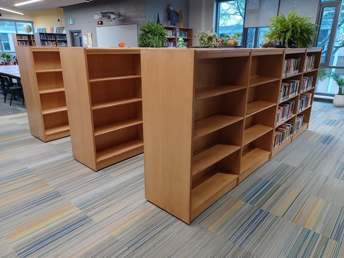 _allcities's tweet photo. New additions to a beautiful library @nelsonhdsb ! 3 new 2 bay mobile units &amp; add ons to existing mobile units to make them a 3 bay. looking good! #madeincanada #madetoorder #palmierifurnture #librarylife https://t.co/ks3glIby90