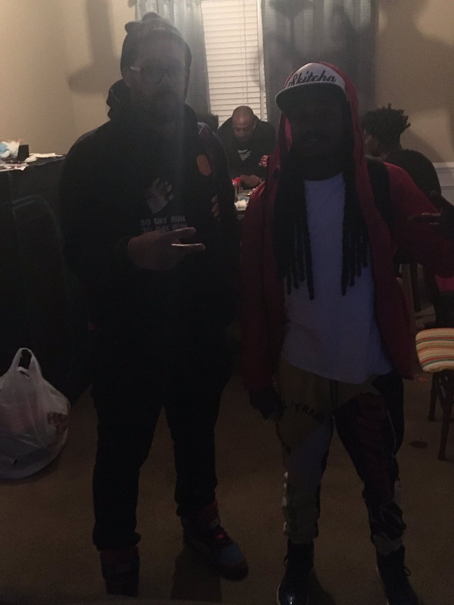 And <a href="/TheLordMSelf/">STN -_-</a> came through Biscuit House and laced us with hella production at yet another unrecorded secret session. foto cred. <a href="/ThisIsAirmax/">autotひne airmaxx. 🔋🔋</a> ...sponsored by <a href="/HelloShello15/">Hello Shello</a>