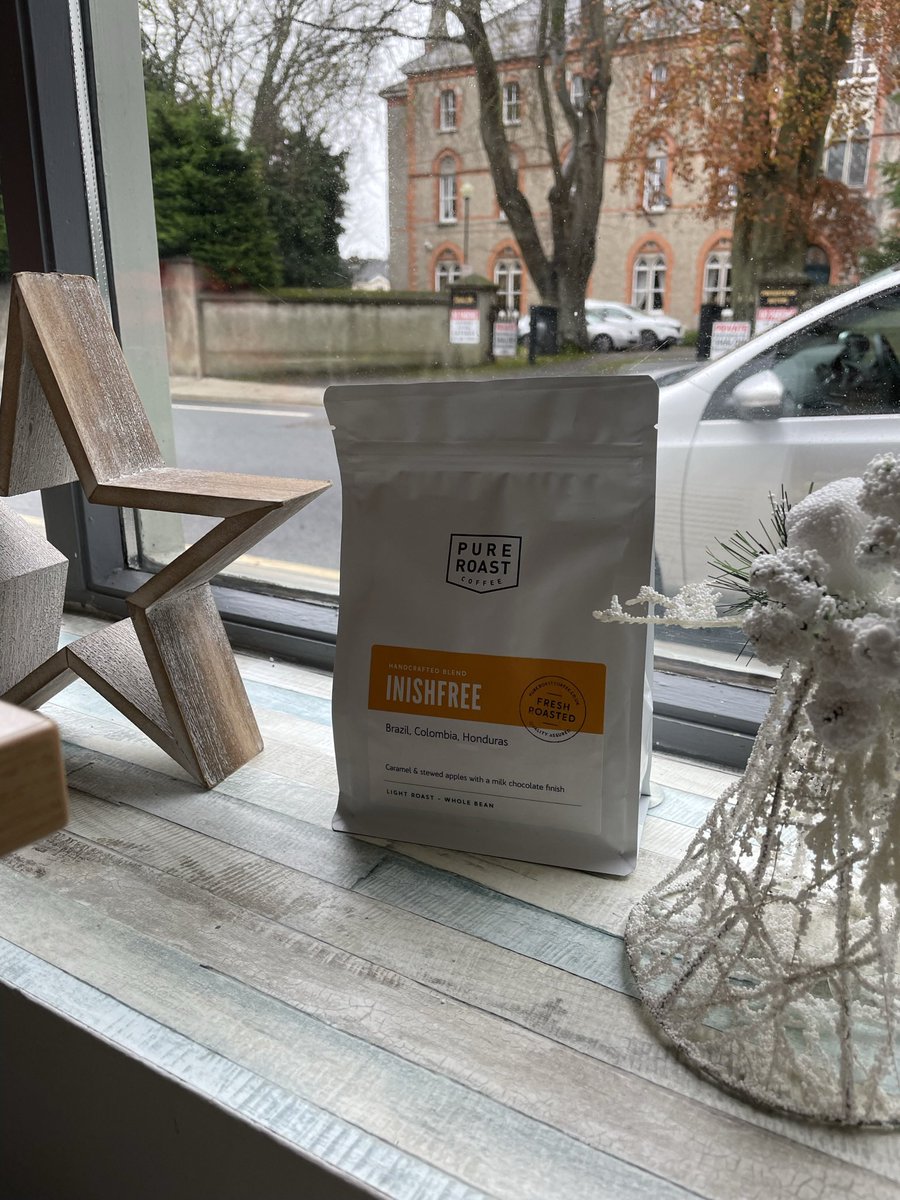 db_beans's tweet photo. Our @PureRoastCoffee Inishfree coffee beans.

A lightly roasted blend of Brazilian, Colombian, and Honduras 100% Arabica beans. Notes of caramel &amp; stewed apples with a milk chocolate finish.

#wholesalecoffee #shoplocal https://t.co/rn9DQb5hDn