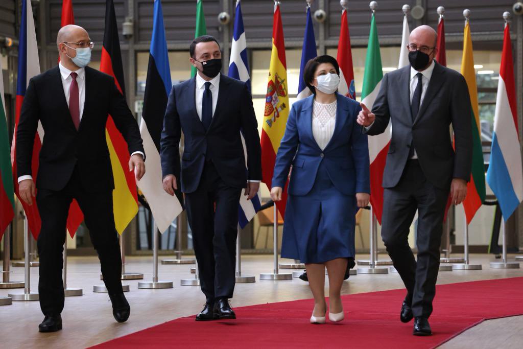 The EU is the Eastern Partnership’s most reliable partner.

Reforms, human rights and rule of law are the cornerstone of our cooperation.

Welcomed <a href="/GharibashviliGe/">Irakli Garibashvili</a> <a href="/natgavrilita/">Natalia Gavrilita</a> and <a href="/Denys_Shmyhal/">Denys Shmyhal</a> to discuss how to further advance reform efforts ahead of our upcoming EaP summit
