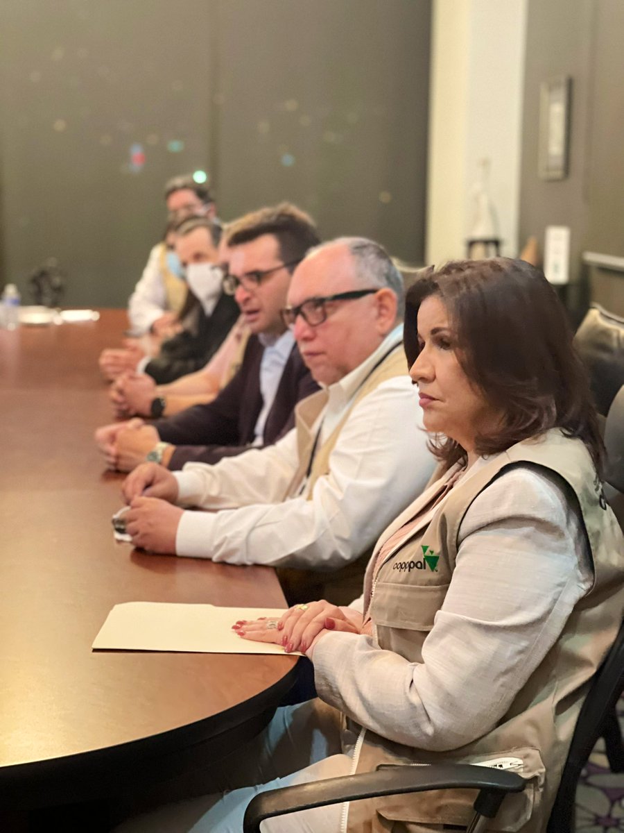 margaritacdf's tweet photo. Continuamos desarrollando la agenda de observación de @CopppalObserva en #EleccionesHonduras2021.

Estamos preparando nuestro informe preliminar para presentarlo al @CneHonduras, con quienes nos reunimos para conocer detalles del proceso de escrutinio y traslado de las urnas. https://t.co/AJGSi3ILB2