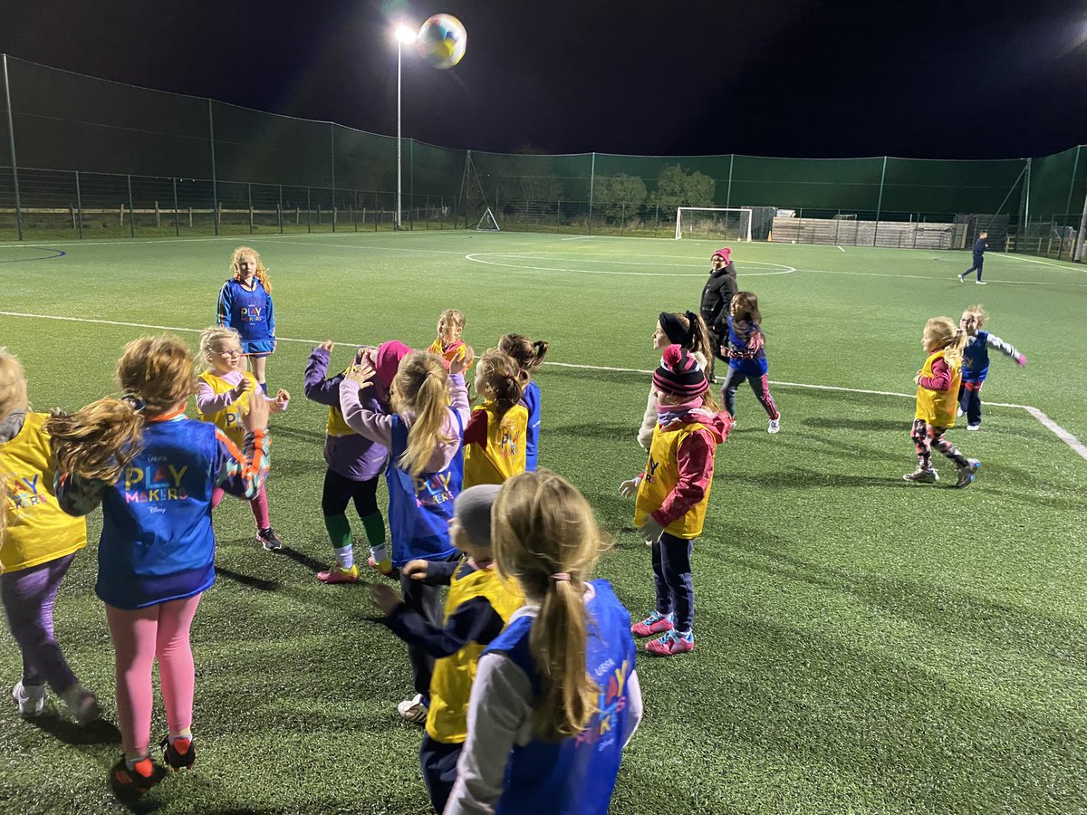 Kinnegadjuniors's tweet photo. 🎉 🎊 Party time, the last night of a very successful programme for young girls. It was a joy each week to hear the laughing and giggling each week

Have a happy, safe Christmas and enjoy your selection boxes. 

🦸‍♀️ Super-power 🦸‍♀️ 
@FAIGrassroots @FaiWestmeath https://t.co/5bZhJMjAea