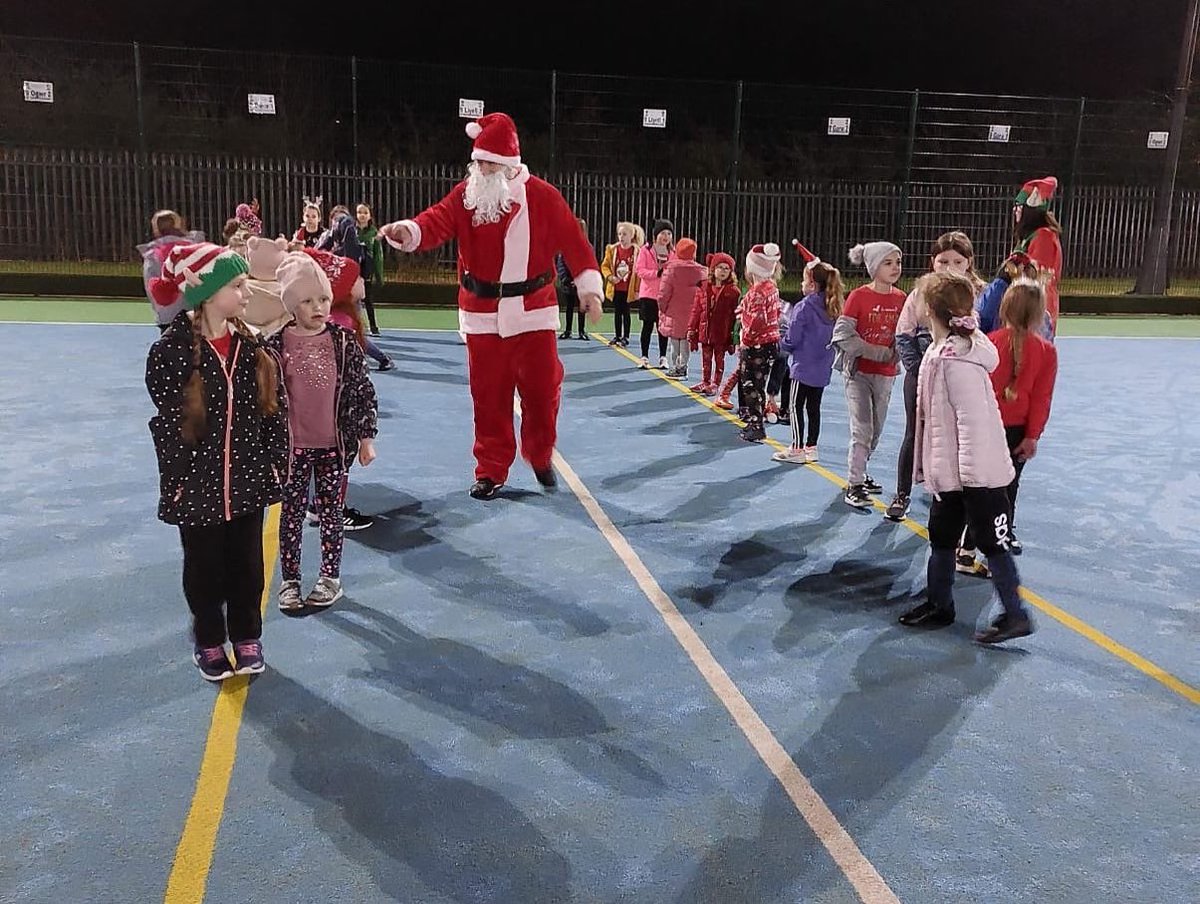 LlanRangers's tweet photo. Amazing night last night in the last Huddle fun football session before the festive season! As a coach I don’t know what I will be doing on a Monday without seeing the girls happy faces! Can’t wait for it to all start again in the new year! #funfootball #llangynwydrangers #huddle https://t.co/mdD2IPrJLb
