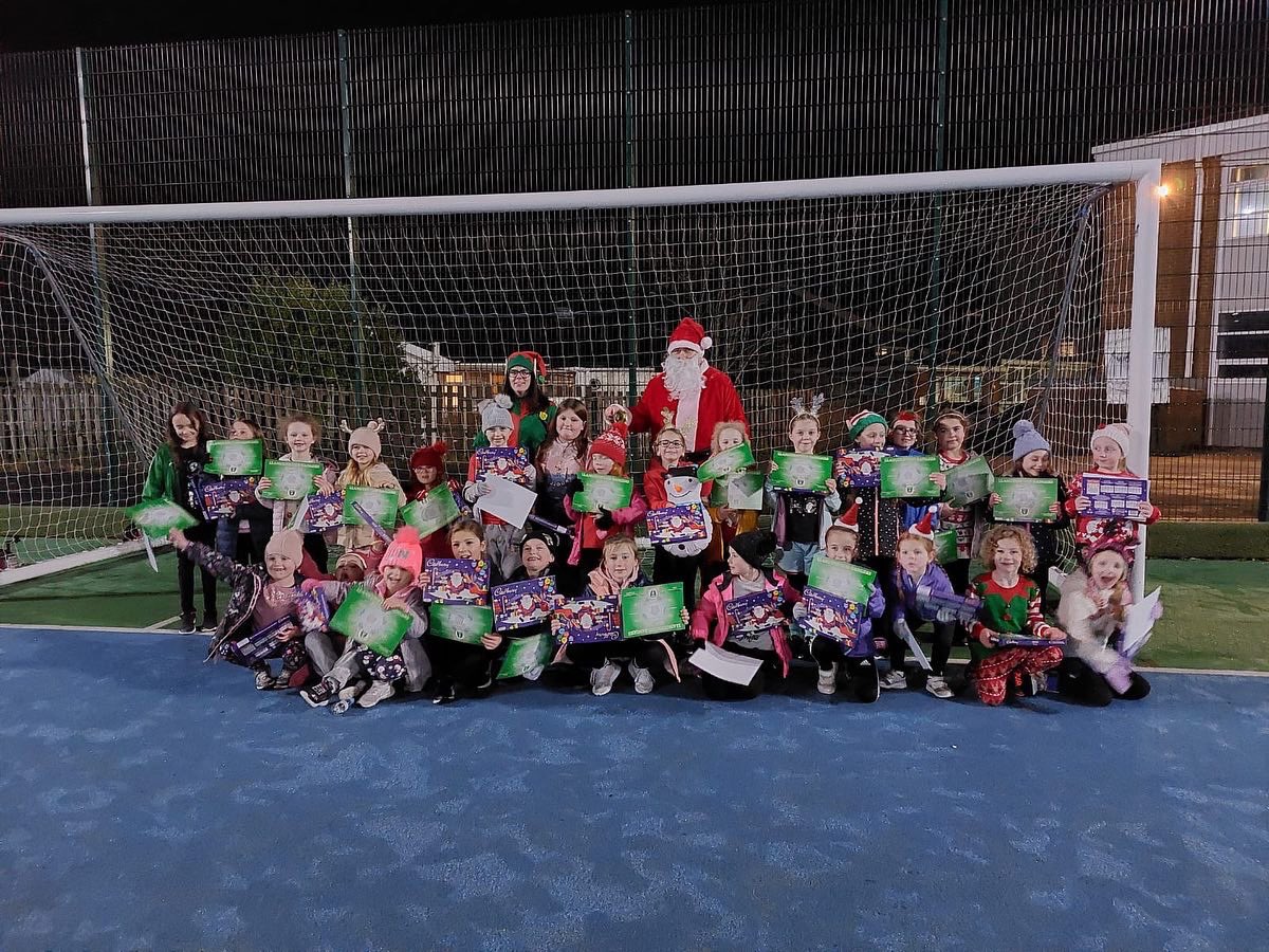 LlanRangers's tweet photo. Amazing night last night in the last Huddle fun football session before the festive season! As a coach I don’t know what I will be doing on a Monday without seeing the girls happy faces! Can’t wait for it to all start again in the new year! #funfootball #llangynwydrangers #huddle https://t.co/mdD2IPrJLb