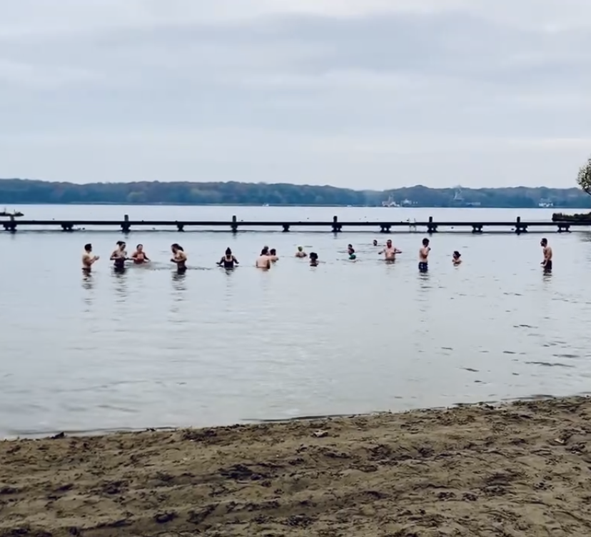 Mendix's tweet photo. This month, 118 #Mendixites across the world took a freezing swim to raise money for @coolearth and @SierraClub, two organizations doing tremendous work to combat #ClimateChange.

Our team never ceases to inspire. Way to go, all! 
#GivingTuesday https://t.co/Ogg3WAnqNy
