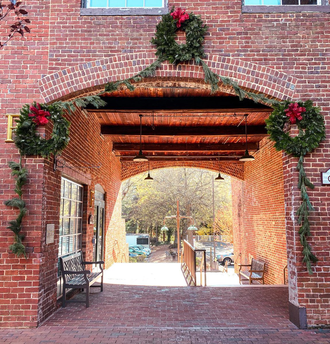 Brookstown Inn tweet media