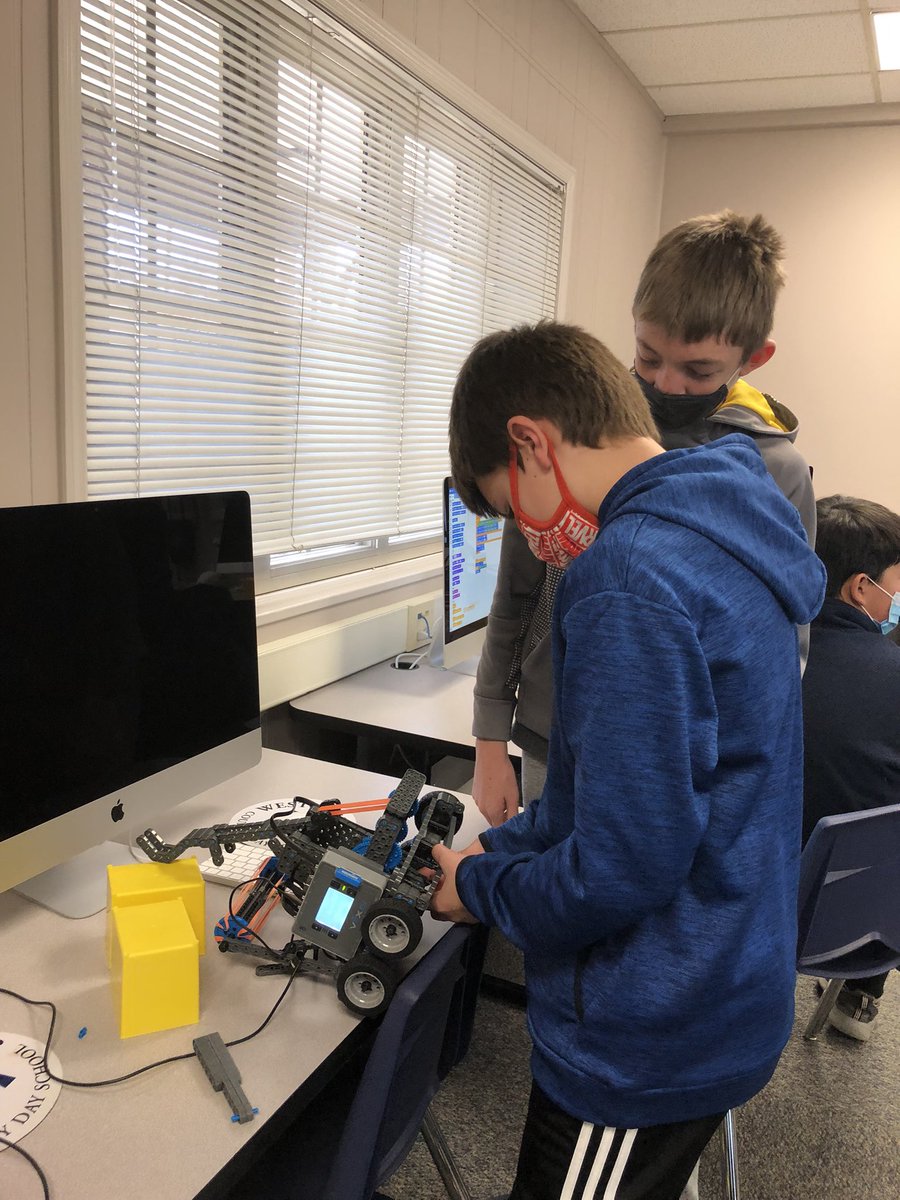 WCDS_Middle's tweet image. Our robotics teams are rocking! #WCDSMiddleSchool