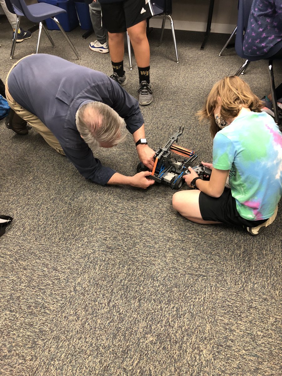 WCDS_Middle's tweet image. Our robotics teams are rocking! #WCDSMiddleSchool