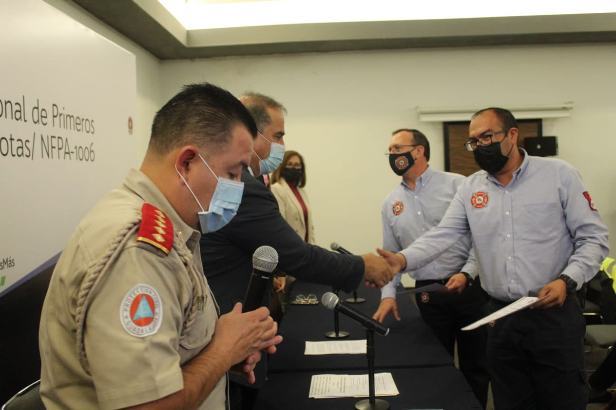 sergioramloz's tweet photo. Me encuentro en el estado de Durango, durante la mañana participé en la rueda de prensa por el arranque del curso internacional "Primeros Auxilios en Áreas Remotas", en el asisten cinco estados del norte del país. 
@BomberosMexico1 https://t.co/NCCmCNR6yw