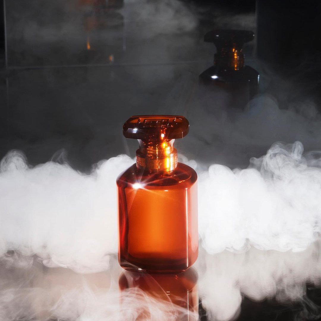 fentybeauty's tweet photo. The delicious scent that shook the internet returns 12/6 with international shipping.😌 Join our e-mail and SMS squad to be the first to know when #FENTYPARFUM arrives: https://t.co/JqEuZwKrgf https://t.co/OQbUnpQXUZ