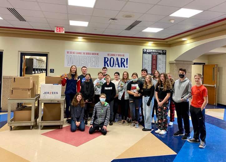 SWCSD's tweet photo. Community Service❤️💙 Another example of our Jackson Middle School Jags giving back to our community. Student Council members organized a food drive that resulted in more than 1500 donations. #weroar #SWCSDProud #SWCSDGivesBack https://t.co/tLM1QCvq4G