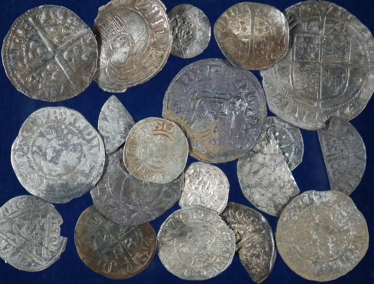 SDetectorist's tweet image. 2020, probably my best detecting year ever.
2021, not too shabby either, embarrassingly

Here are a few highlights from my year

Which in due course will be heading to FLO to be recorded on PAS
Ring is already in as it meets the criteria for treasure, under the 1996 treasure act.