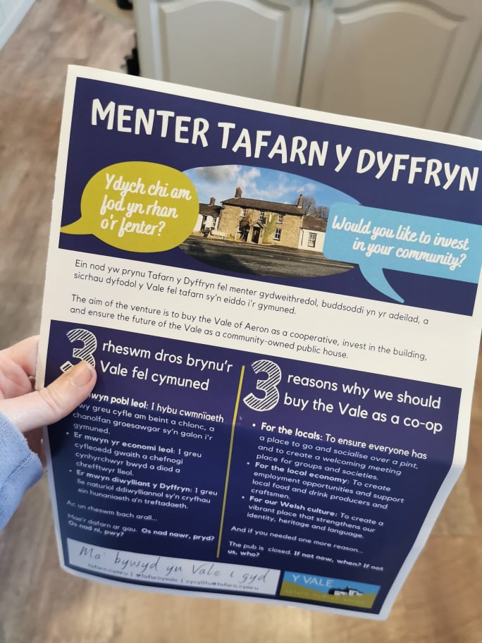 TafarnYVale's tweet photo. 📮 Bobol Dyffryn Aeron... yw hwn wedi lando ar eich mat wythnos 'ma?
Be chi'n meddwl 'de... yw bywyd yn Vale i gyd?!
Safiwch stamp. 
Galwch draw i Neuadd Felinfach nos *fory* gyda'ch ffurflen i brynu siârs. (5.30-9pm)
#cymuned #gydangilydd https://t.co/qTPKCnFQWK