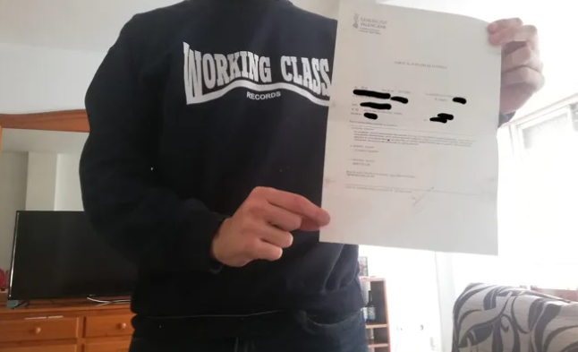 Segon detingut per l’agressió neonazi a un jove que portava una dessuadora amb el lema ‘Working class’

Podeu trobar tota la informació sobre el cas a 👉antifeixistes.org/12835_un-joven…