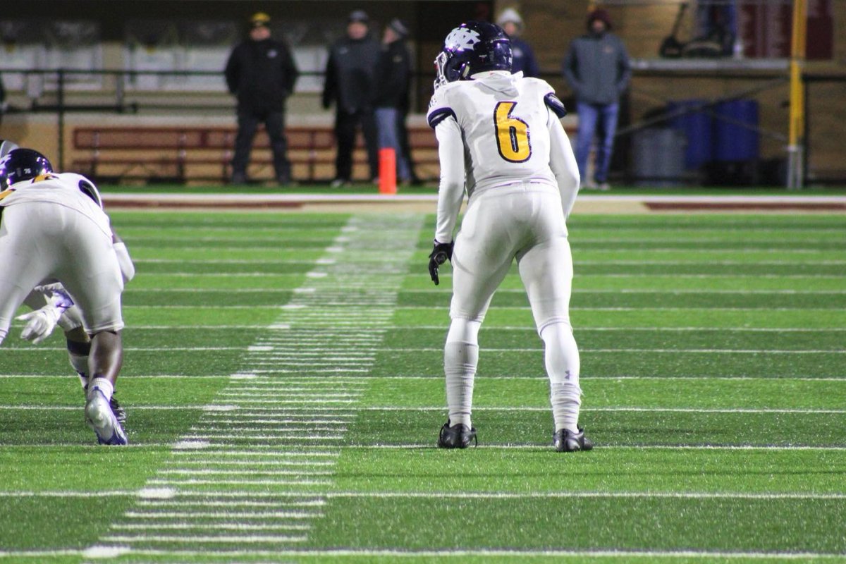 Junior highlights out now🤝@PRZPAvic <a href="/EdOBrienCFB/">EdOBrien247</a>   hudl.com/v/2GWavr