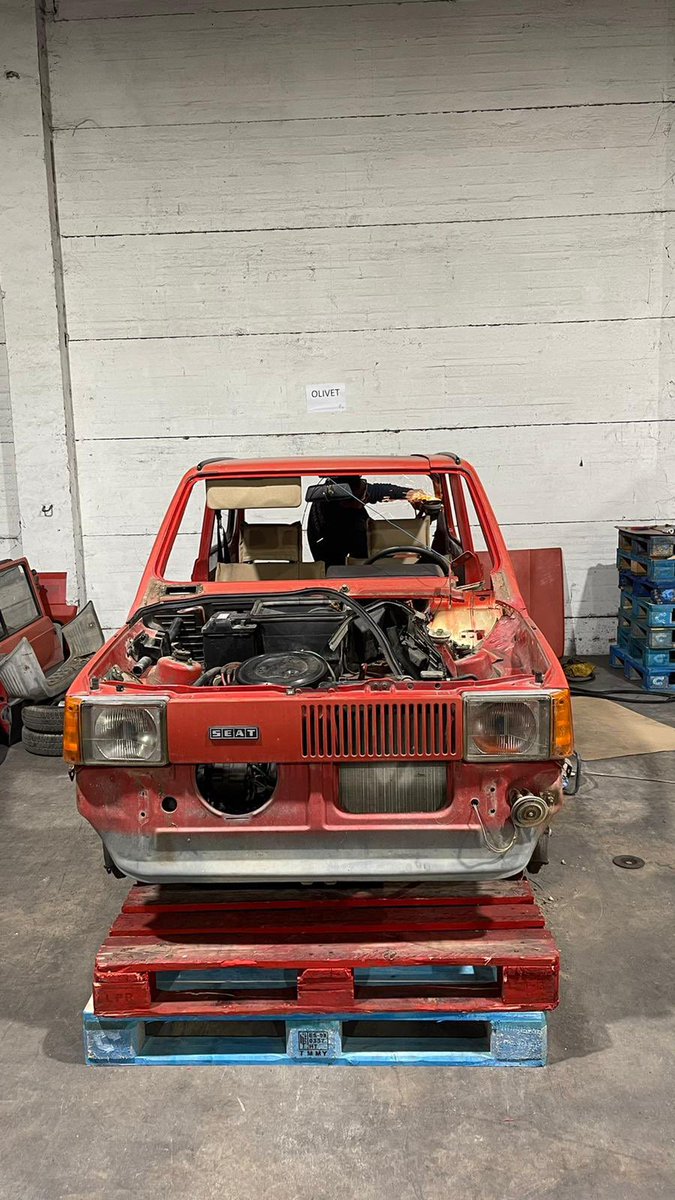 CapCalentsTeam's tweet image. ⚠️ AQUESTES IMATGES PODEN FERIR SENSIBILITATS ⚠️ I es que a vegades s’han de fer sacrifis, per molt que costi… Tornem al taller! 💪🏻🛠 #capcalents #pandaraid #pandaraid2022