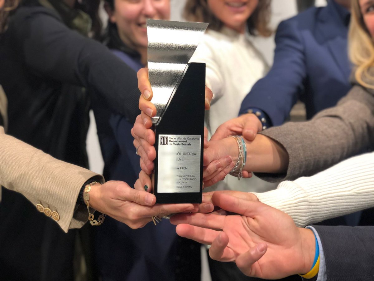 Molt contents d'anunciar que avui hem guanyat el 2n Premi de Voluntariat de la <a href="/generalitat/">Generalitat</a> amb el nostre programa #SOSMentoring.

Moltes gràcies a tots els que ho heu fet possible i sobretot als més de 700 mentors voluntaris que han aportat el seu temps i dedicació 👏

GRÀCIES!