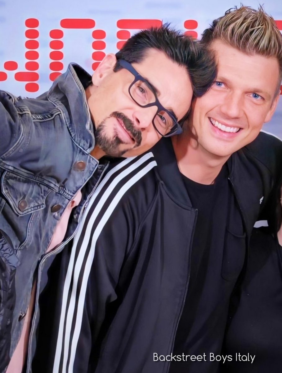 boys_italy's tweet photo. No doubt you are more than a boyband...you are a family๐ค Here the brothers I love. The big and little brother for our #twosometuesday โค๏ธโ๐ป #picoftheday @kevinrichardson @nickcarter #kevick #kevykev #nickynick #backstreetboys #backstreetarmy #bsbitaly #bsbisinmydna #ktbspa https://t.co/V2Q3615w8W