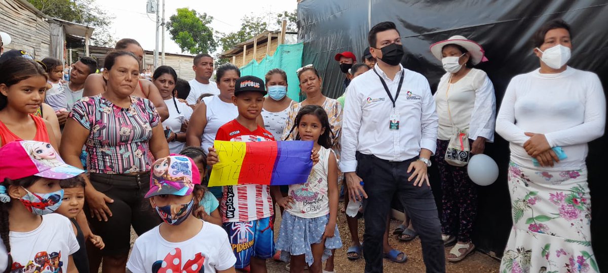 EspacioDdhh's tweet photo. Como Espacio de Trabajadores y Trabajadoras de DDHH estuvimos con la comunidad de Miradores del Lago y Manantial en un recorrido que visibiliza la realidad de sus habitantes, manteniendo su exigencia al derecho a una vivienda (artículo 51) con presencia del Ministerio Público. https://t.co/KjK1P5BAoP