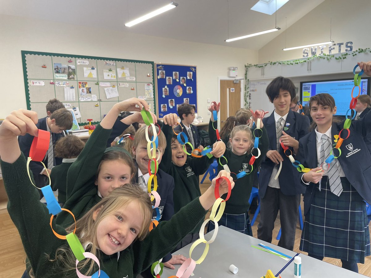 KESPreparatory's tweet photo. #StroudY3 #StroudY8 Christmas is in full swing with the Year 3 & 8 Mates! A quick catch-up over paper chain making! #StroudCollaboration https://t.co/F0CyRqYmTb